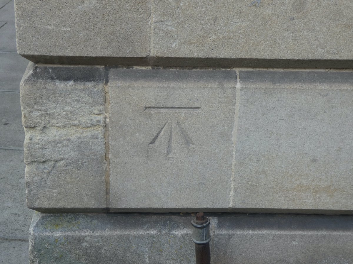 moonraker_the's tweet image. 69th @OrdnanceSurvey #OSBenchmark a cut benchmark on 1 Wine Street, Devizes (Grid Ref: SU00426142) #WiltshireWalks @OSleisure @visitpewseyvale