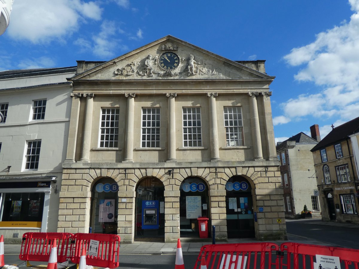 moonraker_the's tweet image. 69th @OrdnanceSurvey #OSBenchmark a cut benchmark on 1 Wine Street, Devizes (Grid Ref: SU00426142) #WiltshireWalks @OSleisure @visitpewseyvale