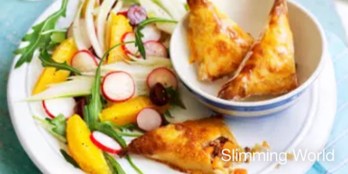 SlimmingWorld's tweet photo. #SlimmingWorld-ers can make the most of the coast 🌊 thanks to the savvy beach-day menu on our member sites – from seafood specials to picnic-perfect pasty bites, you can have all the fun at the seaside and still #LoseWeight 🙌! https://t.co/NuxaG60pTN #SummerHoliday https://t.co/sErhJEvrXY