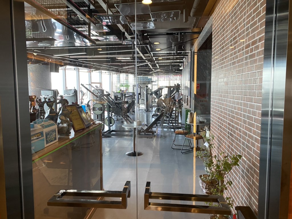Gym decided to just...take the day off? What the heck is wrong with people haha <shakes head with old man body language>.