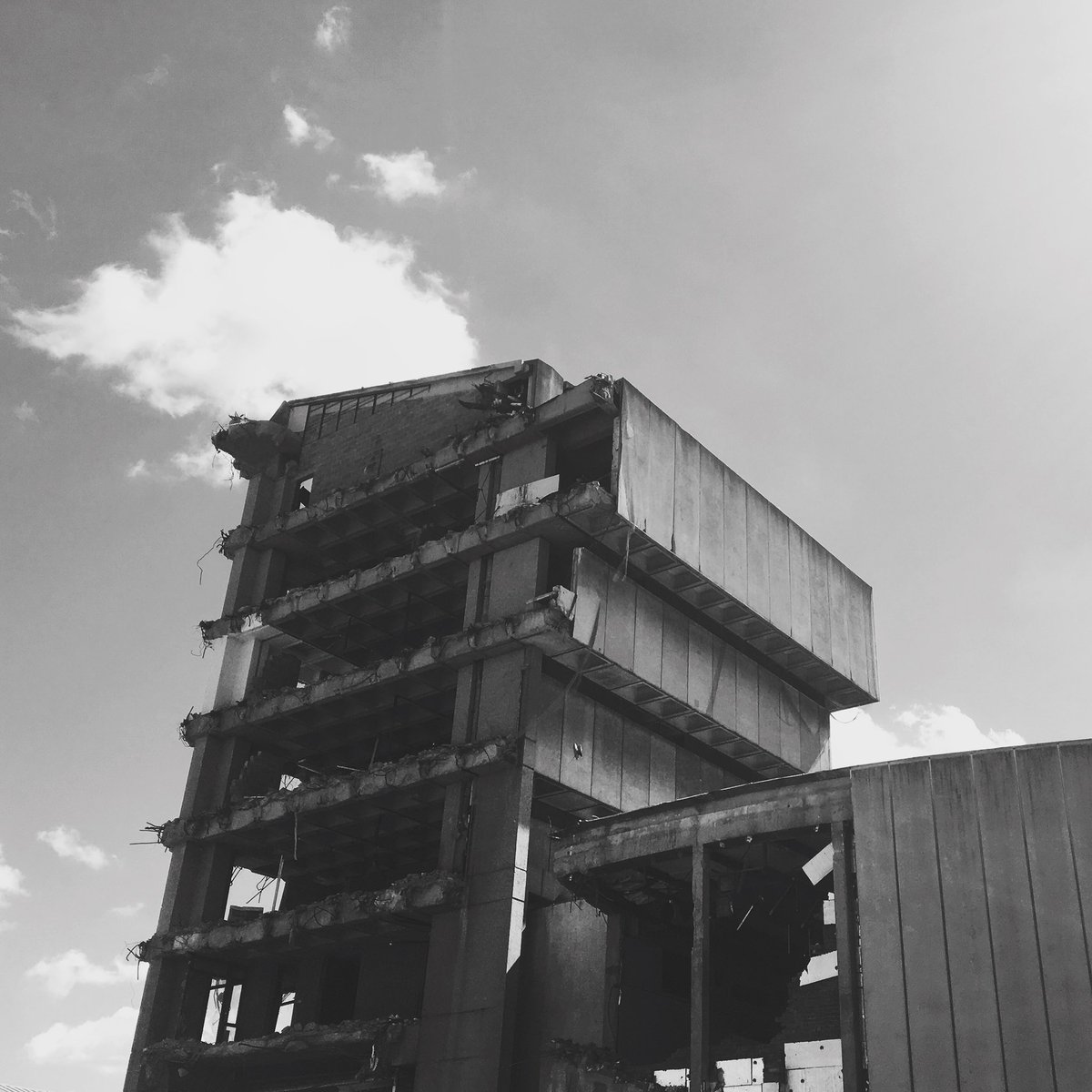 TYLERandTYLER's tweet photo. We love Brutalist #architecture in the way it shows the bare building materials and visible structural over decorative design. This is a shot we took of Birmingham Central Library in the last stages of its demolition. Sad to see such a brilliant brutalist building go #brutalism https://t.co/moIUvt07yK
