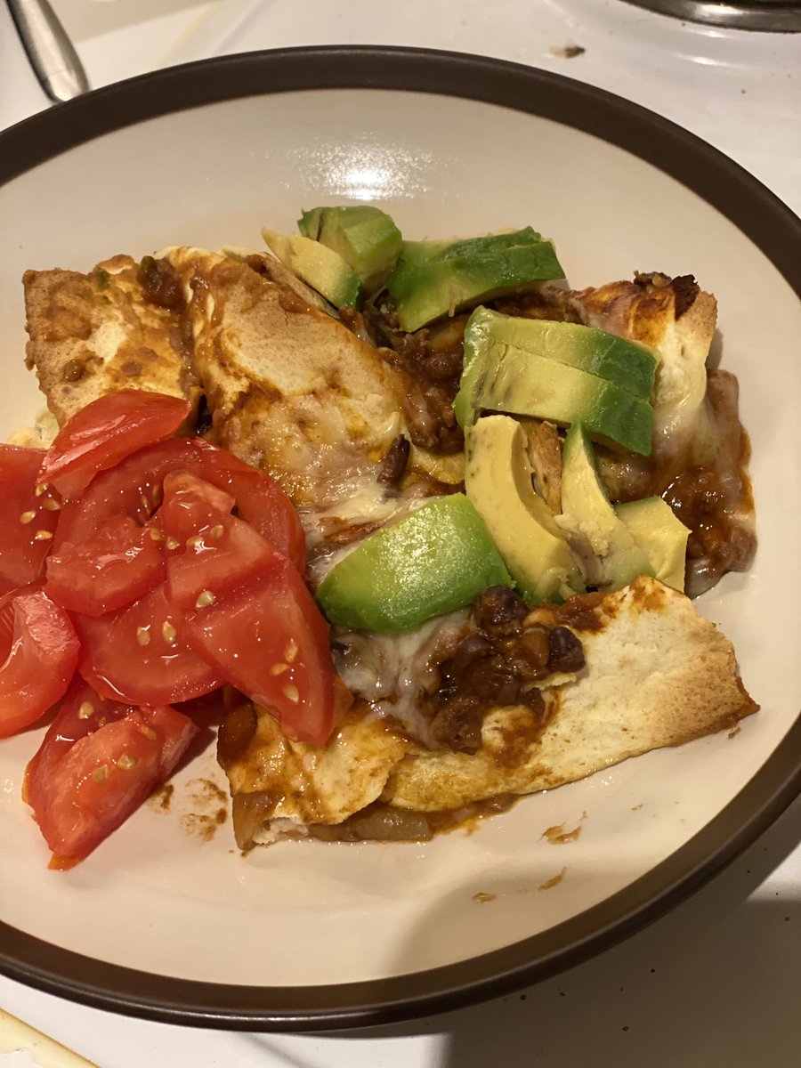 MGsKitchen's tweet photo. 🌮 Beef Enchilladas 🌮 

🎧 LISTEN 🎧 
https://t.co/fJoGezWvBN

INGREDIENTS:

Chili con carne
(See former podcast https://t.co/5aucWBrpXD)
4-6 flour tortillas
Retried beans
Cheddar cheese
Sour cream
1 tomato
1 avocado https://t.co/ILzwErq7fa