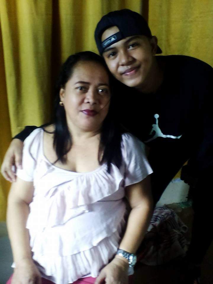 alwace_hapi's tweet image. mama, mahal na mahal kita. magpahinga ka na, alam kong pagod ka na :&apos;( bantayan mo kami palagi, mahal na mahal kita 😭 ang sakit 😭