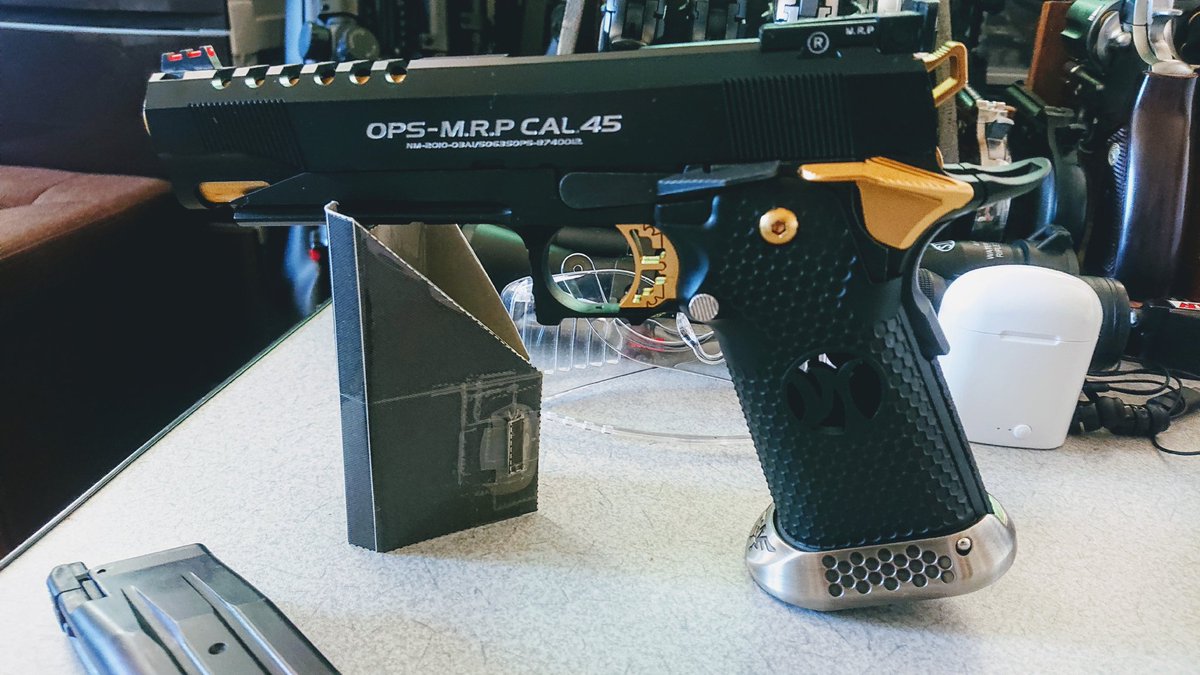 たーくんです デザートイーグル並みのスライドは やっぱりカッコいい 昨日のグリップもまずまず ずっと見てられる エアガン オタクになってしまった