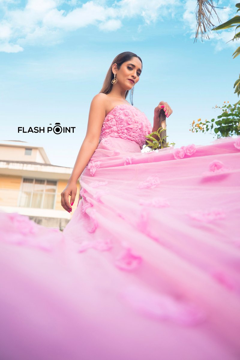 SonalActress's tweet photo. The shades of pastel always add to the grace of women.
📸 @fpcreatives 
#Sonal #SonalSingh #Flashpoint #FlashpointCreatives #MehulShahPhotography #bollywoodfashion #pastellook #pinkgown #floralgown #Earringswag #pinklove #Pinky #PinkLady #Earrings #bollywoodactress #Fashionmodel https://t.co/O3utIfbSdp