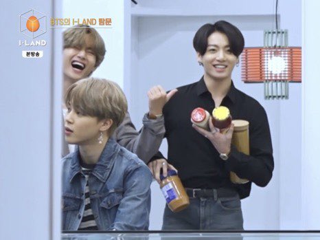 Kim_ByTaehyung_'s tweet image. Ver las carcajadas de Tae🤣🤣🤣🤣
Jungkookie te pasaste 😂😆y Tae diciéndote una y otra vez ey! señalando la cámara 🤣😂😆

#ILAND_EP7
@BTS_twt
