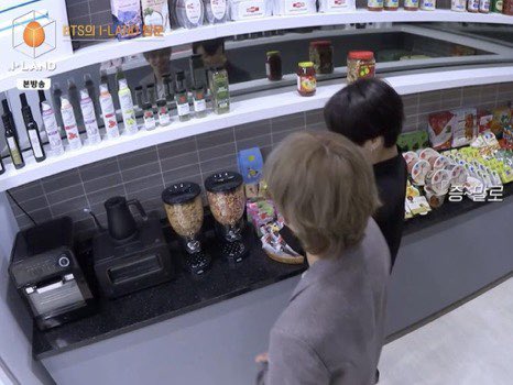 Kim_ByTaehyung_'s tweet image. Ver las carcajadas de Tae🤣🤣🤣🤣
Jungkookie te pasaste 😂😆y Tae diciéndote una y otra vez ey! señalando la cámara 🤣😂😆

#ILAND_EP7
@BTS_twt