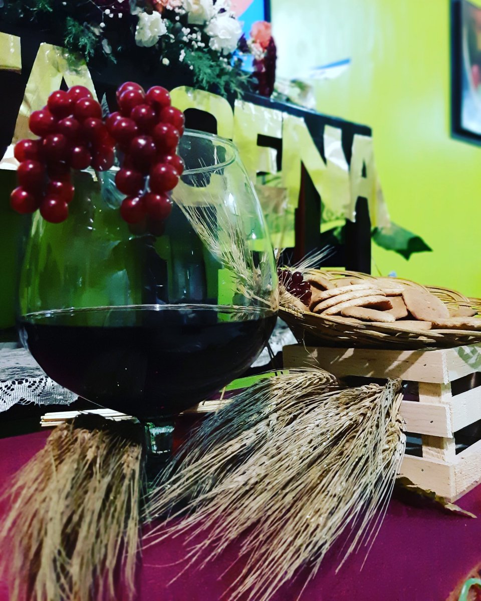 Jazabi7's tweet photo. 🍷🥖🍇
#SantaCena2020
#ElAmorNosUne 
#lldm
#WeAreLight https://t.co/UKGzXGScxX