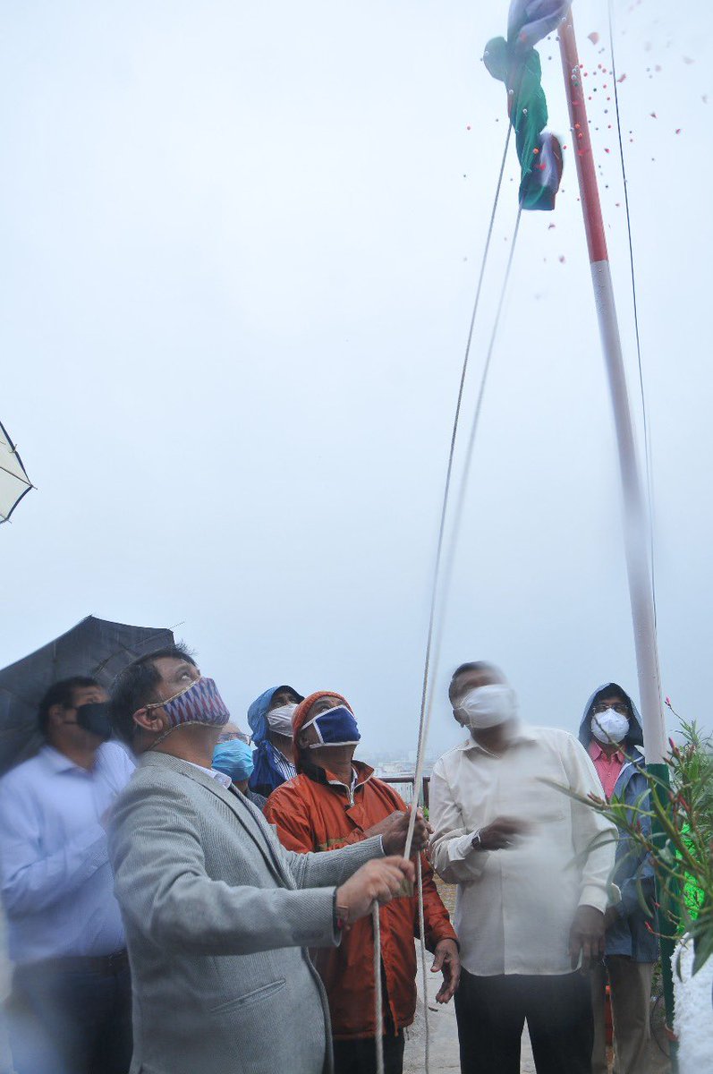 arvindkumar_ias's tweet photo. Flag hoisting at 
1. Osmania university (#OU)
2. O/o @IPRTelangana 
3.  MAUD office complex, Masab Tank &amp;
4. @HMDA_Gov office at Ameerpet 

Happy Independence Day 🇮🇳 https://t.co/0pmWR4EDuv