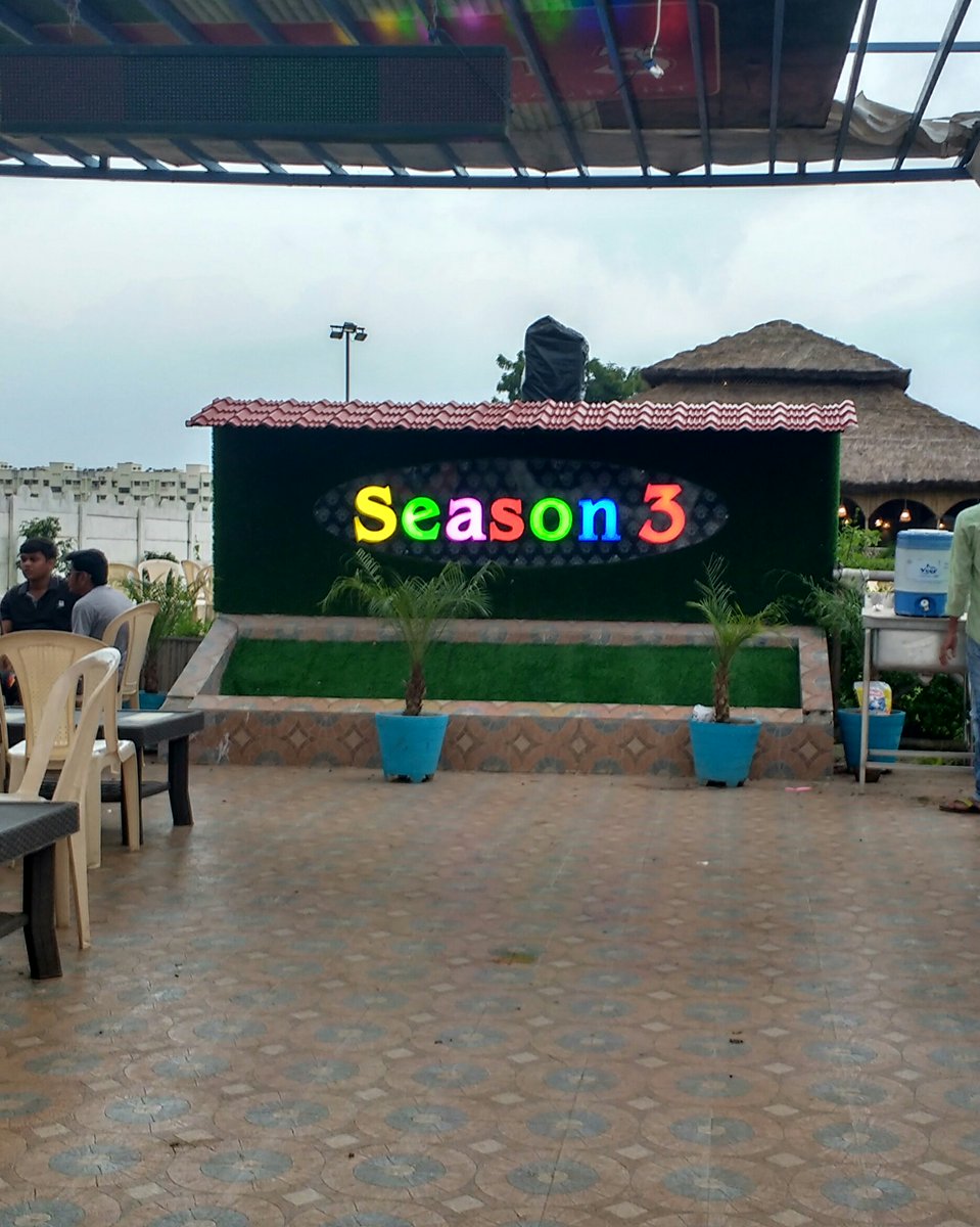 SRTravelWorld1's tweet photo. At Season 3 #restaurant cum #cafe in #rajkot city

Follow my Twitter account for Food update in Rajkot

@SRTravelWorld1 
@SRTravelWorld1 

_

_
#food #foodie #FoodFriday #foodphotography #foodblog #travelblogger #rajkot #foodsafety #foodpanda #FoodWars #foodpackaging #sandwich https://t.co/cVUWvHeu6o