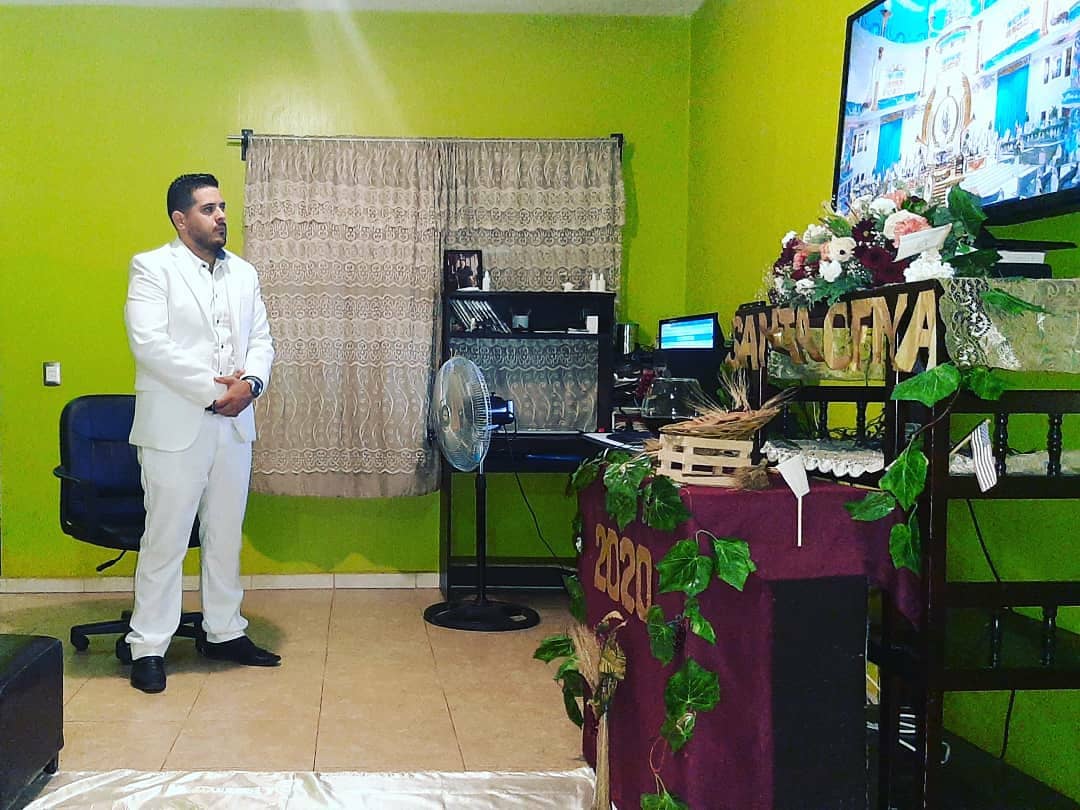 Jazabi7's tweet photo. Escuchar su dulce voz 💙

#SantaCena2020 
#ElAmorNosUne https://t.co/mQCJYVwM3t