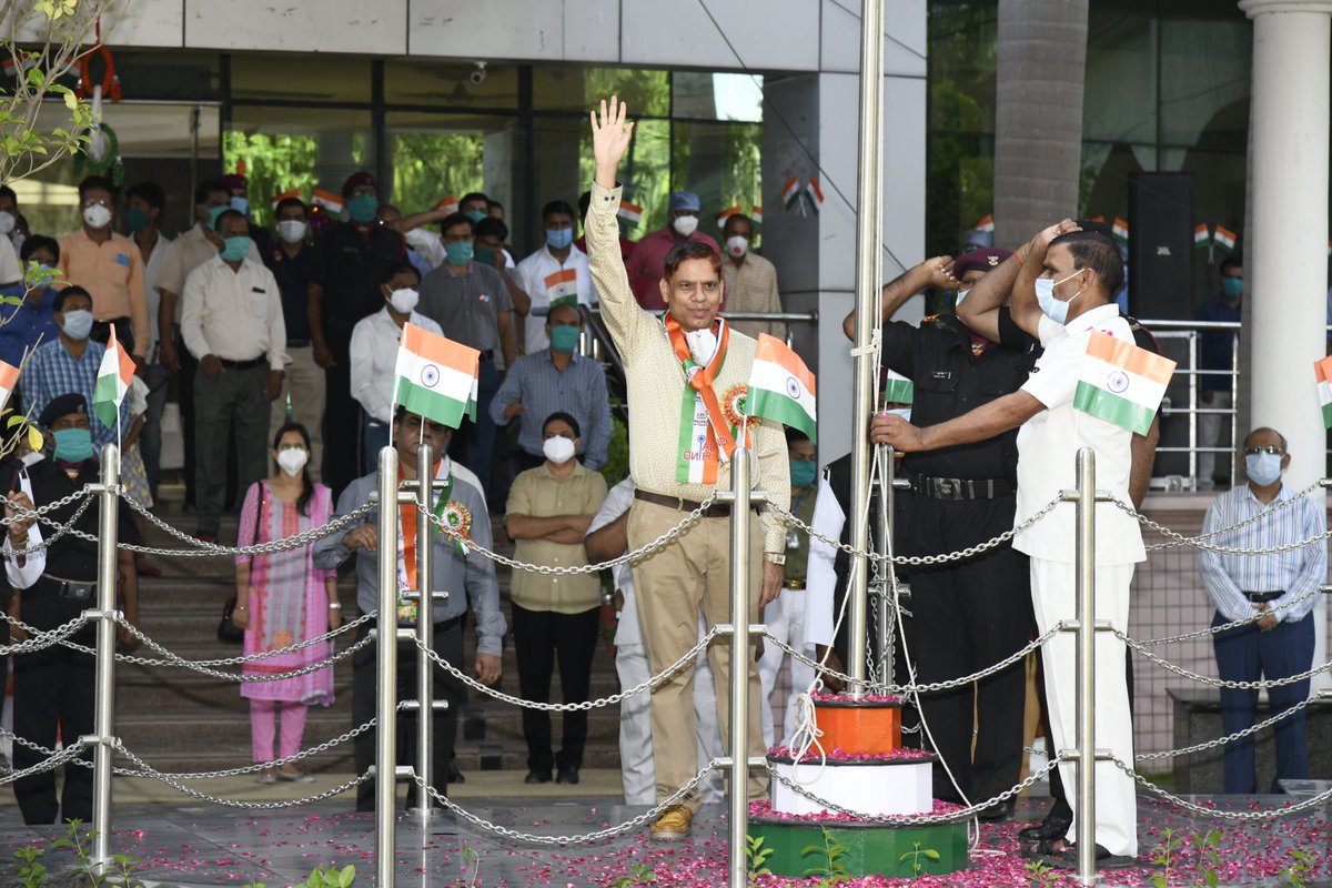 upums_pro's tweet photo. Happy Independence Day🇮🇳🇮🇳🇮🇳🇮🇳 !
The day evokes the feeling of patriotism in the heart of every Indian. A day of celebration, when we rejoice in our freedom and pay homage to those who laid down their lives winning it for us !
#FewGlimpses🇮🇳🇮🇳 #MedicalUniverstiySaifai🇮🇳🇮🇳 https://t.co/gjuJFMbOBa