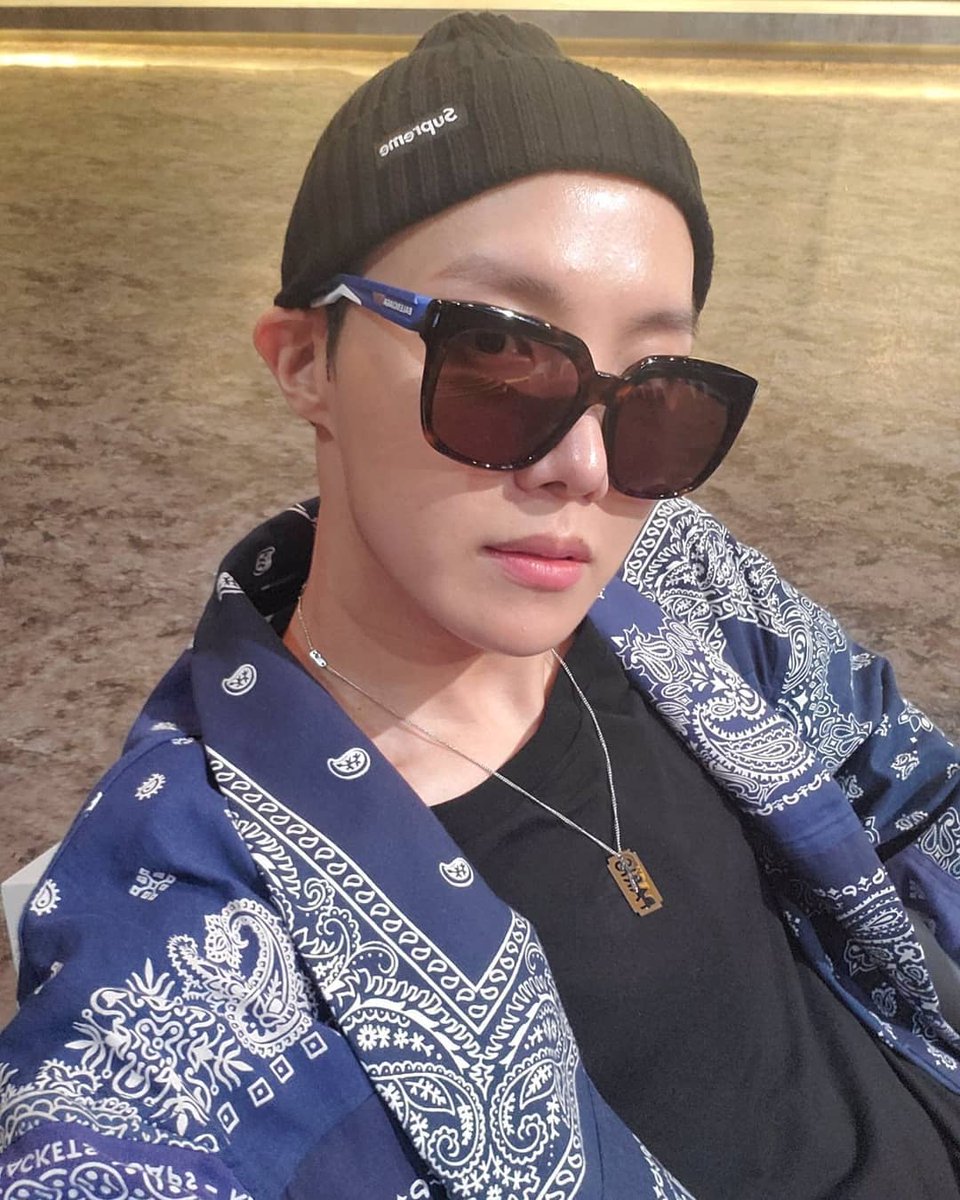 hprii00's tweet photo. หล่อตาเเตกกก 😆💜 #JHOPE #BTS #iland_EP5 https://t.co/8yierezAXJ
