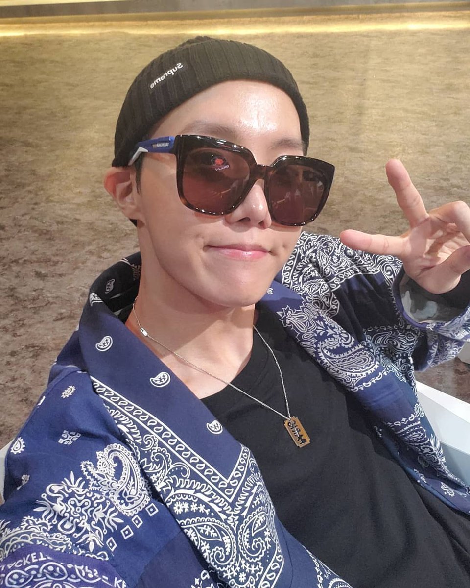 hprii00's tweet photo. หล่อตาเเตกกก 😆💜 #JHOPE #BTS #iland_EP5 https://t.co/8yierezAXJ