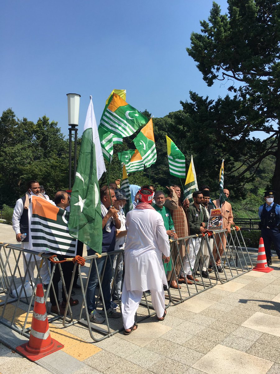 There is also a small group of Pakistani protestors demonstrating for a free Kashmir and in opposition to India.