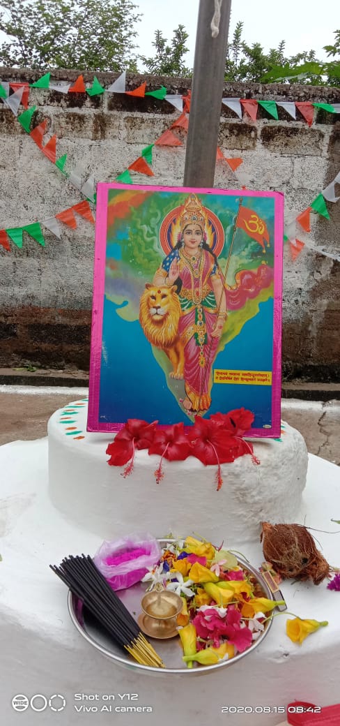 PulkitBagh's tweet photo. #स्वतंत्रता_दिवस 
स्वतंत्रता दिवस के अवसर पर सिध्देश्वरी नगर भगवा चौक में राष्ट्रीय ध्वज फहरा कर ध्वज वंदन किया गया #आप_सभी_देशवासीयों_को_74_वें_स्वतंत्रता_दिवस_की_हार्दिक_बधाई_एवं_शुभकामनाएं https://t.co/cTMpnEMpfx