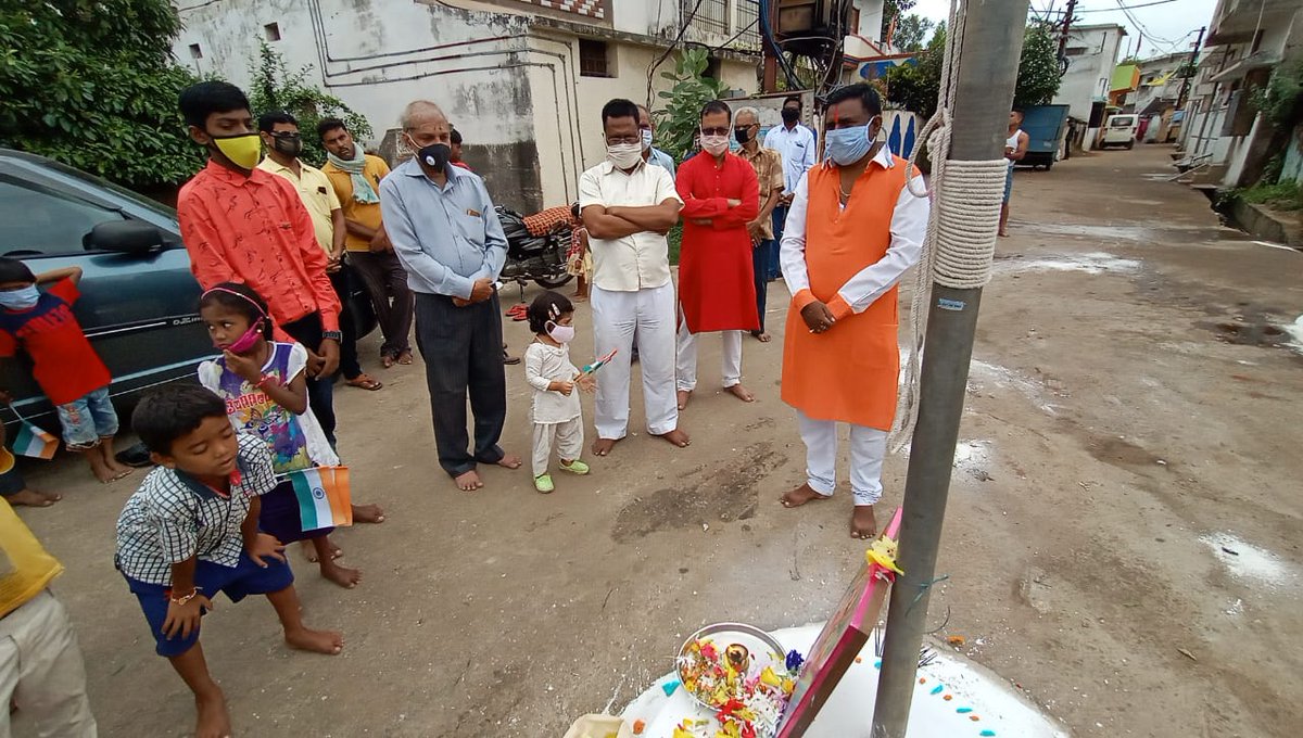 PulkitBagh's tweet photo. #स्वतंत्रता_दिवस 
स्वतंत्रता दिवस के अवसर पर सिध्देश्वरी नगर भगवा चौक में राष्ट्रीय ध्वज फहरा कर ध्वज वंदन किया गया #आप_सभी_देशवासीयों_को_74_वें_स्वतंत्रता_दिवस_की_हार्दिक_बधाई_एवं_शुभकामनाएं https://t.co/cTMpnEMpfx