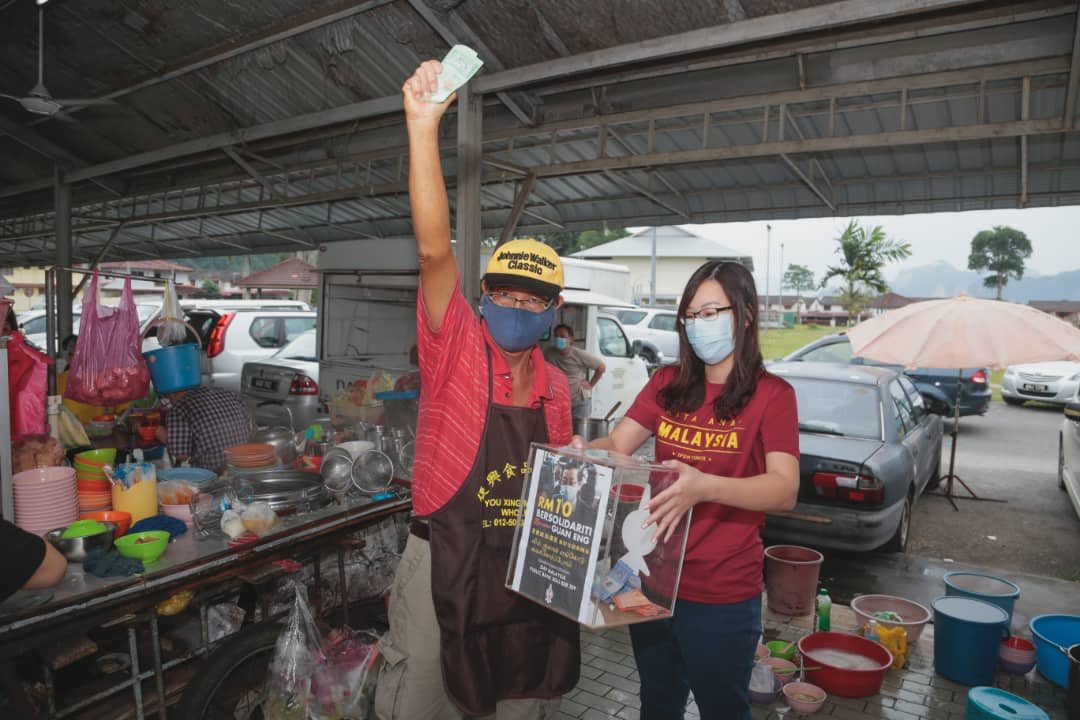Terima kasih kpd Rakyat Malaysia yg dampil ke depan memberi sumbangan kepada tabung solidariti bersama Guan Eng. Setakat ini hampir 400,000 orang sudah memberi sumbangan. Inilah semangat bangsa Malaysia yang berani tegakkan keadilan. Adakah anda sudah beri derma? 🙏🏼<a href="/guanenglim/">Lim Guan Eng</a>