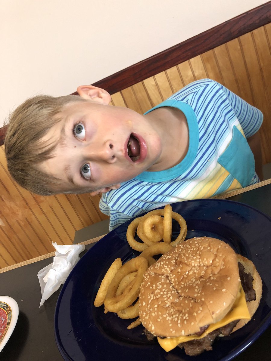 RDKMann's tweet photo. My date this evening was a little quirky but he crushed an adult-sized mushroom cheeseburger like a BOSS. #MomLife #DadWorksNightsNow #cheeseburgers #sixyearsold #totalgoof https://t.co/UnbkXSQfBe