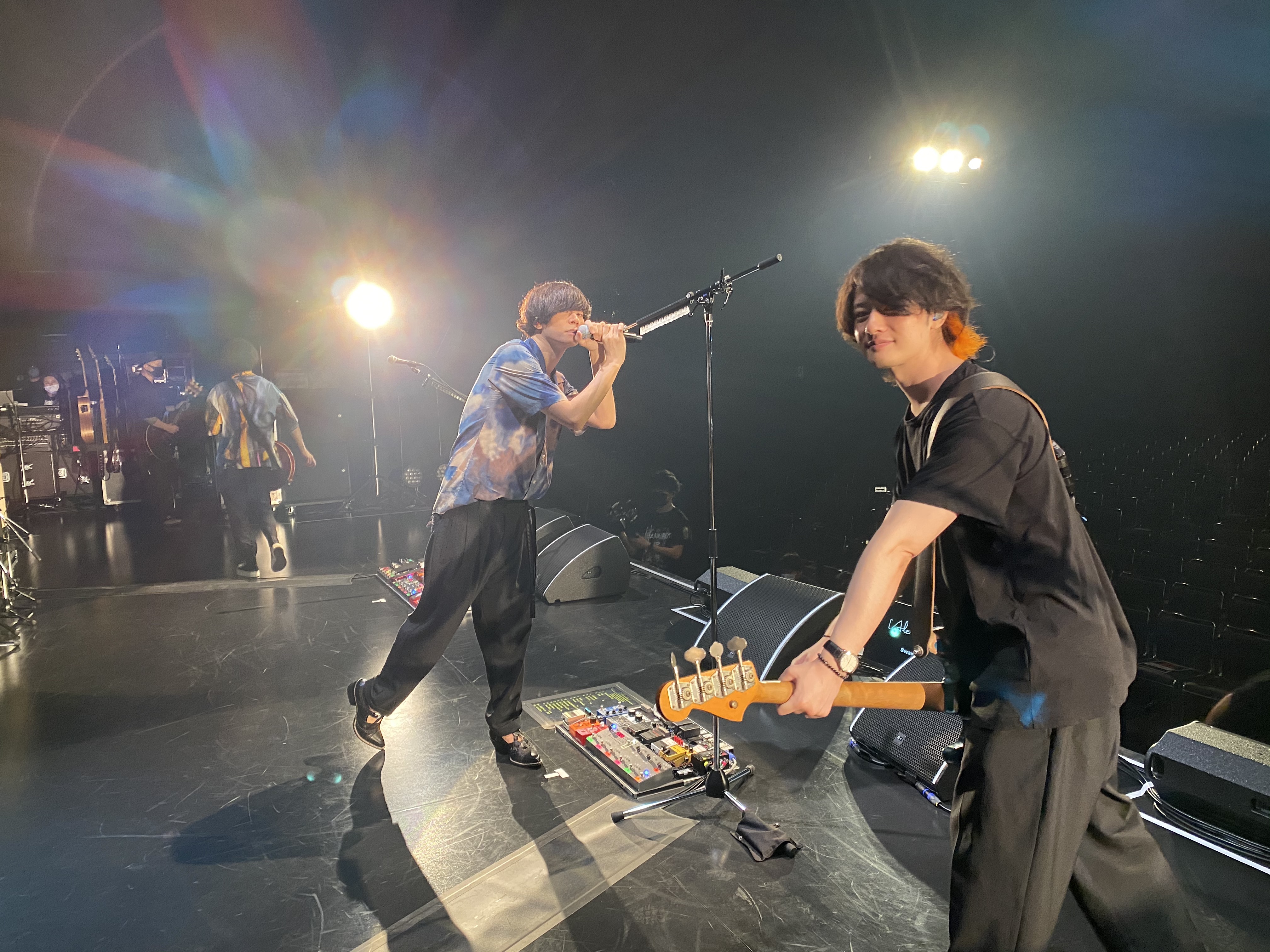 Alexandros On Twitter リハーサル終了しました 楽屋で軽食 リラックスタイム いよいよ 伝説確定のレア曲連打ライブ Fc限定 Crewの為のリクエストパーティー この後17 00開場 18 00開演です 視聴 今のうちにご購入くださいね Https T Co