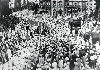 1920 - బ్రిటిష్ వారి వెన్ను విరిచిన "సహాయ నిరాకరణోద్యమం". #JaiHindఇపుడు మనం చేయాల్సింది "అవినీతి వ్యతిరేకోద్యమం".అవినీతి జరిగింది అంటారు  #TDP  #YSRCP, కానీ వాటిని సాక్ష్యాలతో బయట పెట్టె ప్రయత్నం చేయరు. #FreedomFromCorruptPolitics ఆంధ్రుడా, అవినీతికి వ్యతిరేకంగా నిలబడాలి.