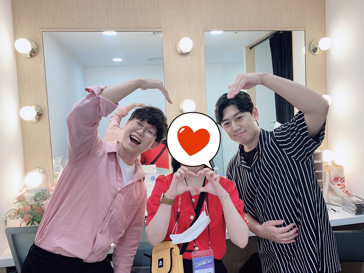 nfmh_audio's tweet photo. 🐿❤️🦁  남팬만화 이벤트<내 아이돌의 절친👬> 시작 10분 전🔥
⭐️영수의 남자들과 작가님⭐️을 곧 만나실 수 있습니다! https://t.co/fX30Yxi11W