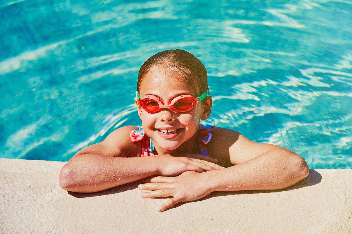 With the amazing weather we've been having it almost feels like summer! 🌞😎
What better way to enjoy it than smiling kids playing on the beach, in the sea and in the pool. 🏖️
These shots were from last summers shoot for Jet2 in the Canaries. 🌴

 #familyholidays #summerholidays