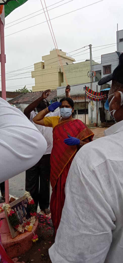 KSRIDEVI136DIV's tweet photo. Today participated in flag hosting at Neredmet and Yapral on the occasion of 74th Independence Day. https://t.co/E5EeOyr9KL