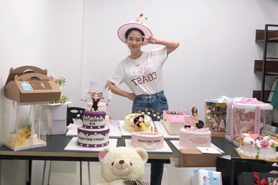 Happy Bornday Eonni panutankuuuuu❤️❤️❤️

Gak kerasa udah 40th ya Eonni dan masih tetap awet muda. Sehat-sehat dan semoga cepet ketemu jodoh 😁

#SongJiHyo