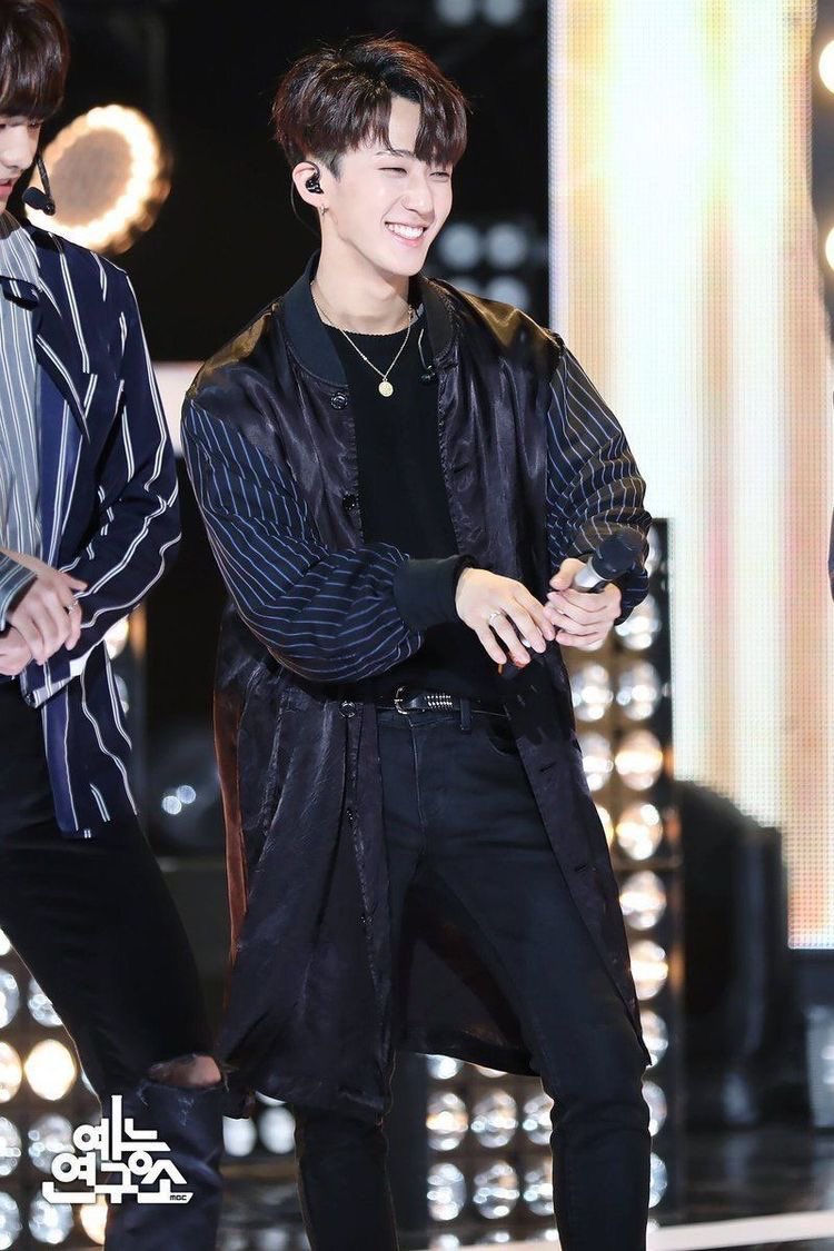 — changbin as a prince; a royal thread  #straykids  #skz