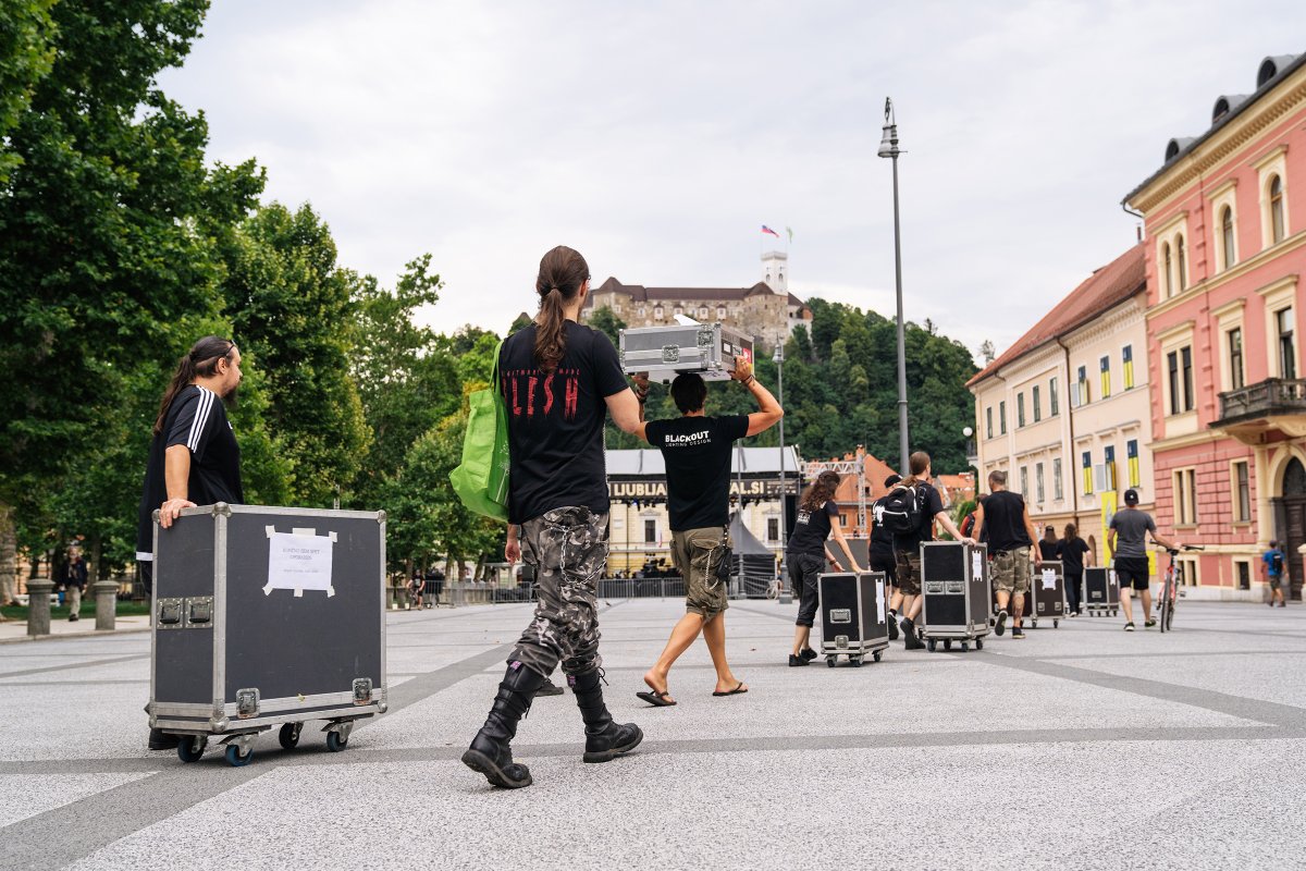 alpner_photo's tweet photo. Slovenia joins #WeMakeEvents campaign to raise public and media awareness in support of the live events sector. Photographs taken in Ljubljana, Slovenia on August 14th, 2020. © @marko_alpner
#LightItInRed #RedAlertDay #PustiteNasDelat #fotografske https://t.co/OUu2K1yN2f