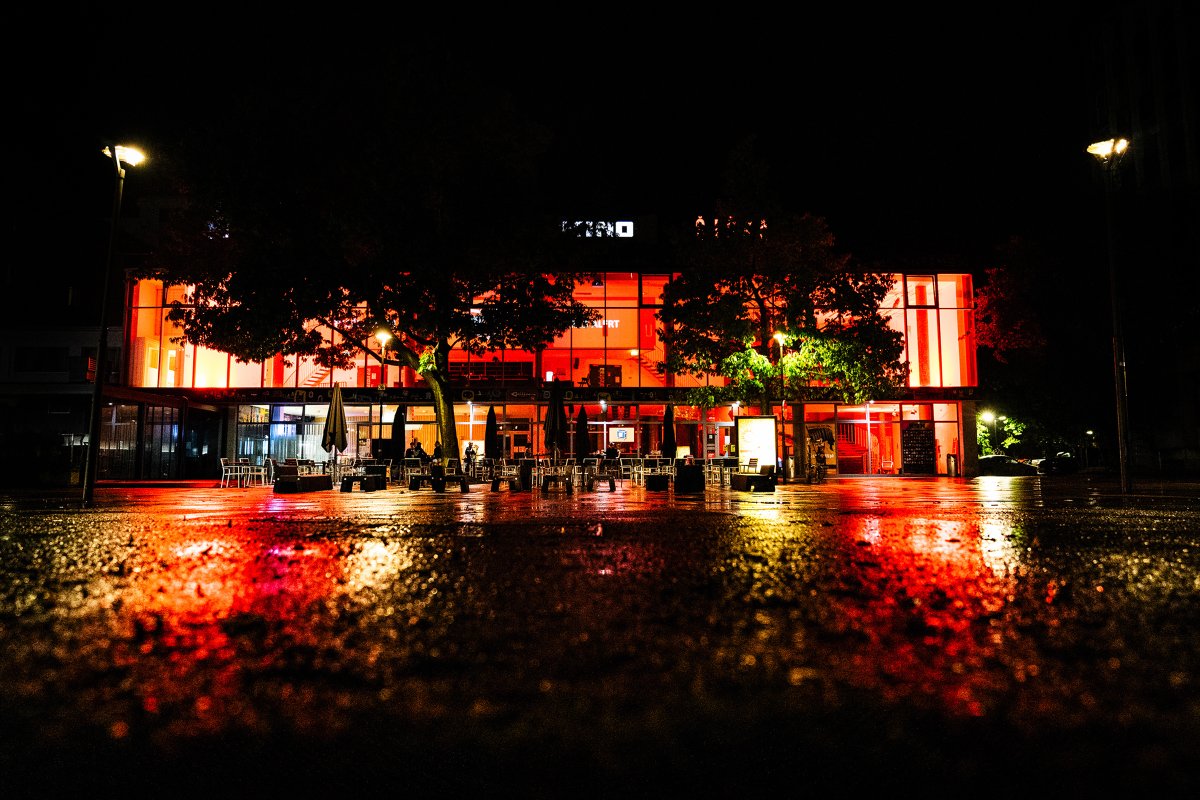 alpner_photo's tweet photo. Slovenia joins #WeMakeEvents campaign to raise public and media awareness in support of the live events sector. Photographs taken in Ljubljana, Slovenia on August 14th, 2020. © @marko_alpner
#LightItInRed #RedAlertDay #PustiteNasDelat #fotografske @kinosiska https://t.co/luxF2JwVZA