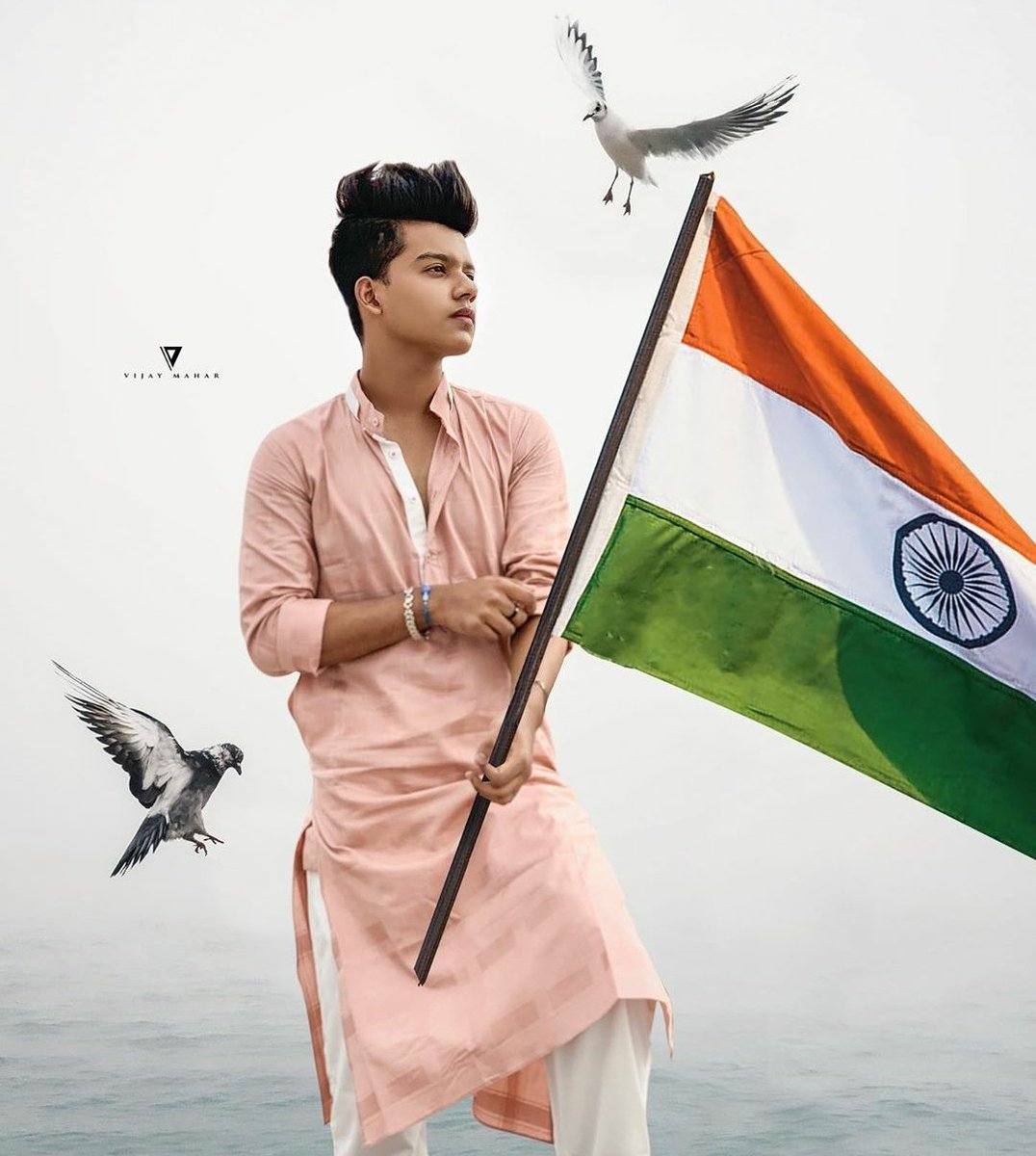 WorldRiyaz's tweet photo. Remembering those brave freedom fighters who sacrificed their life for this country &amp; praying for the safety of those angels who are still in countries border, deep ocean &amp; in the wide sky just to keep their country safe from evil eyes !
Happy Independence Day 🇮🇳❤ @_riyaz_aly https://t.co/v00yPrtibN