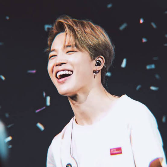 Okay here's our baby mochi who can't see anything when he's laughing so hard what a cutie huhu #ExaBFF  #ExaARMY  @BTS_twt