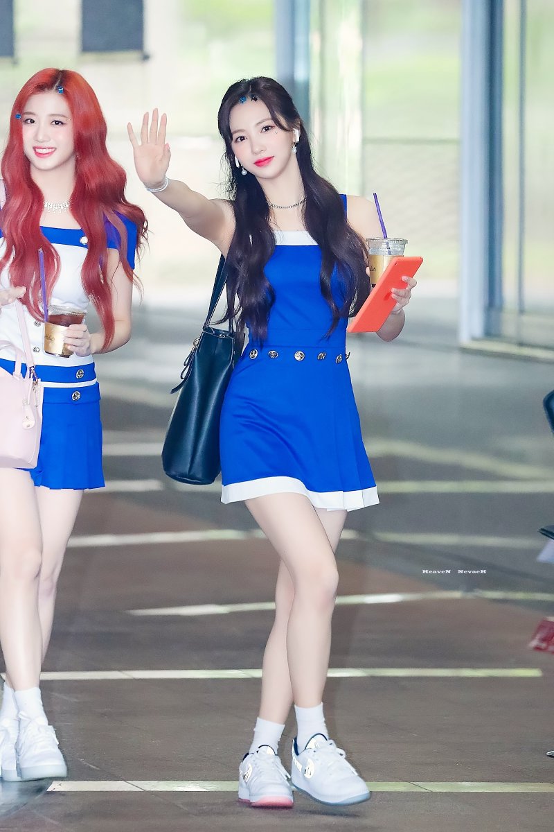 CB_NevaeH's tweet photo. 200812 쇼챔피언 출근

#CherryBullet #체리블렛 #JIWON #지원 https://t.co/ELTxnnoScm