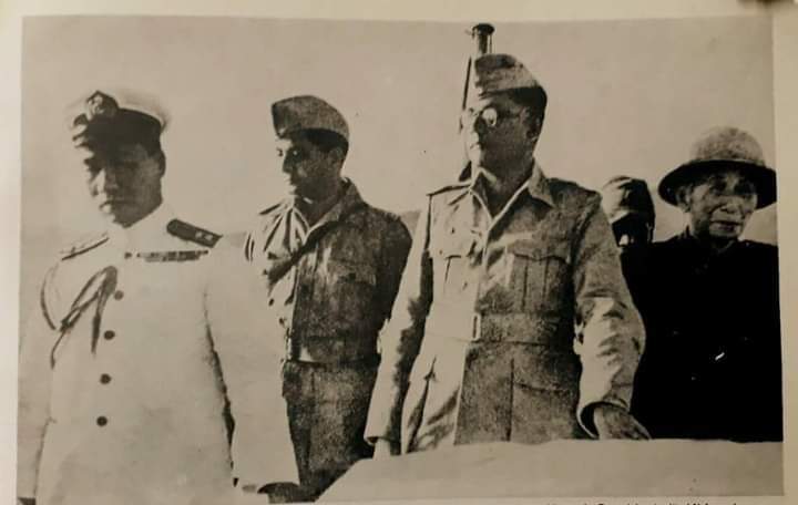 MV_VEERAN_'s tweet image. சிங்கப்பூரில் 21 அக்டோபர் 1943 ஆம் நாள் இந்திய சுதந்திர அரசை அறிவித்தார். அதற்கு ஆசாத் ஹிந்த் என்று பெயரிட்டார். 38 கோடி இந்தியர்களின் விடுதலைக்கு பாடுபடுவேன் என்று உறுதி மொழியுடன் அந்தப் புதிய அரசின் தலைவராக பொறுப்பேற்றார்.
#தேசத்தந்தை_நேதாஜி 
#IndependenceDayIndia