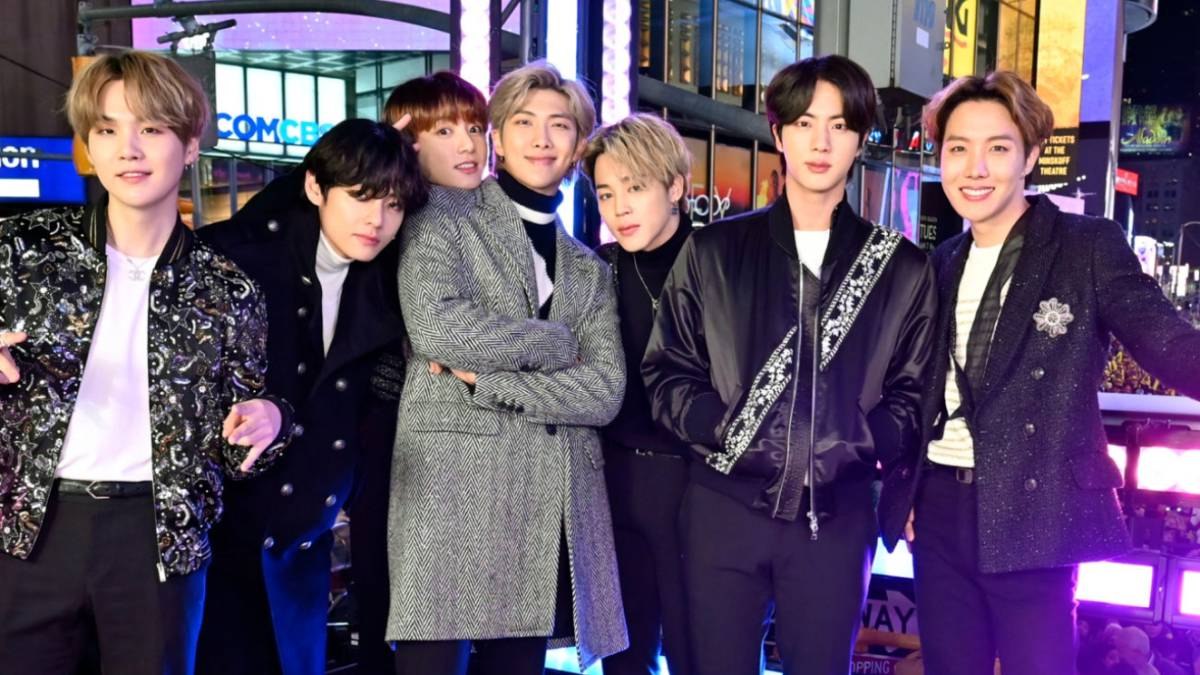 small_cake's tweet photo. Abramos nuestras mentes y no pensemos que es una competencia agamoslo para ver felices a todos los integrantes de BTS porque si ellos son felices ganemos o perdamos nosotros tamien lo seremos o no es asi Army 
#ExaBFF  #ExaARMY https://t.co/sVxpEtukjv