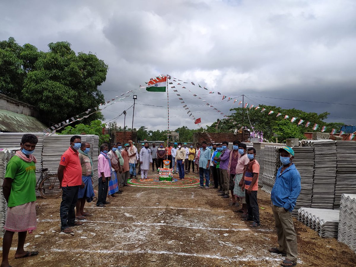 sidhagar's tweet photo. Happy Independence Day 🇮🇳
#HappyIndependenceDay 
#hillimited https://t.co/yufNETiy8a