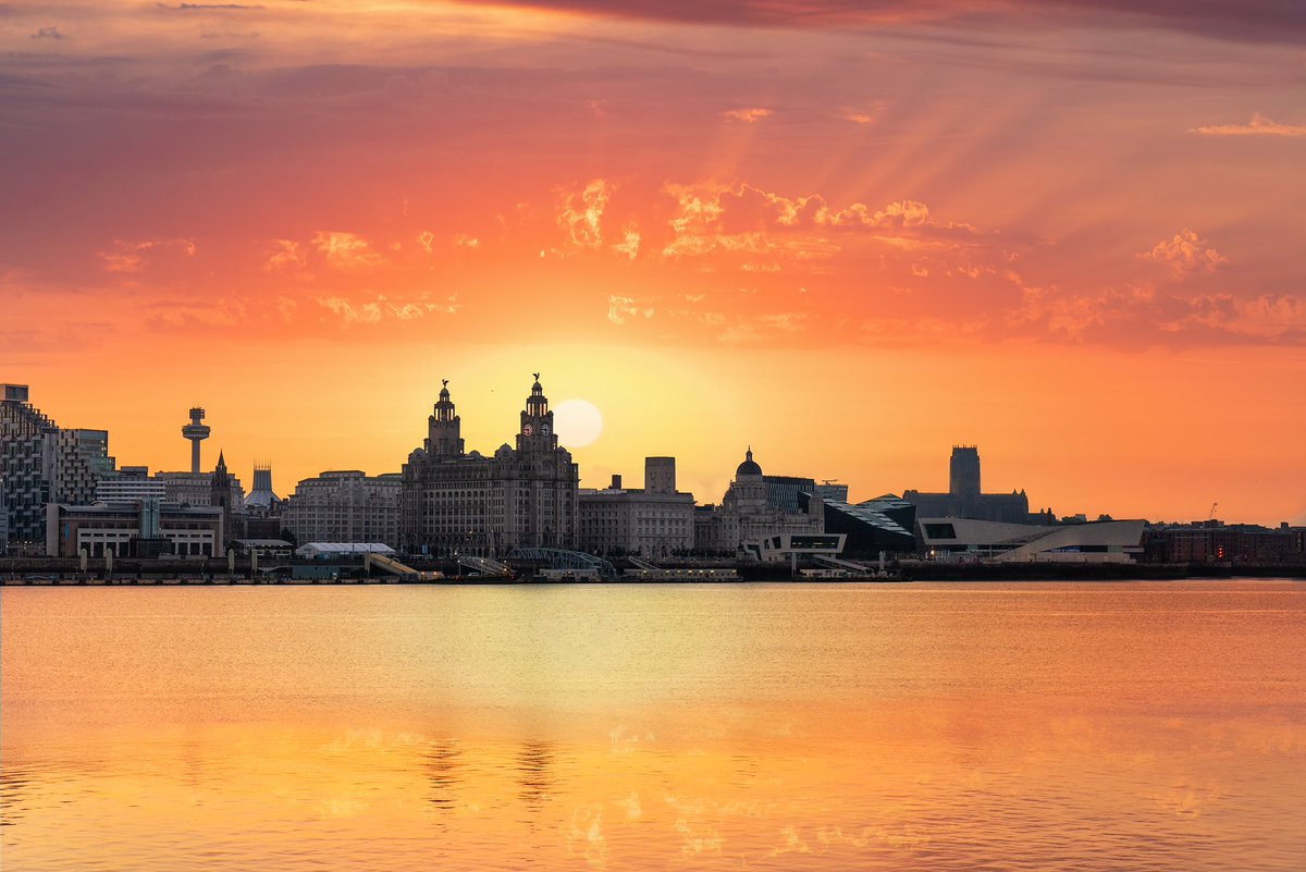 LiverpoolVista's tweet photo. Good morning, #Liverpool. #sunrise https://t.co/dFCKvnWHIq