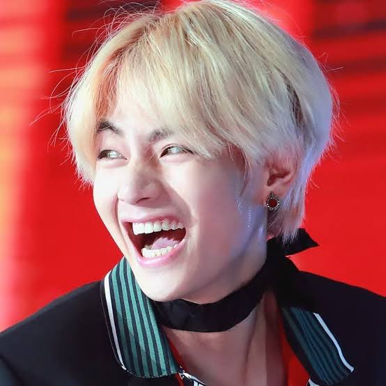 Okay here's our baby bear looking so beautiful wearing his famous boxy smile #ExaBFF  #ExaARMY  @BTS_twt