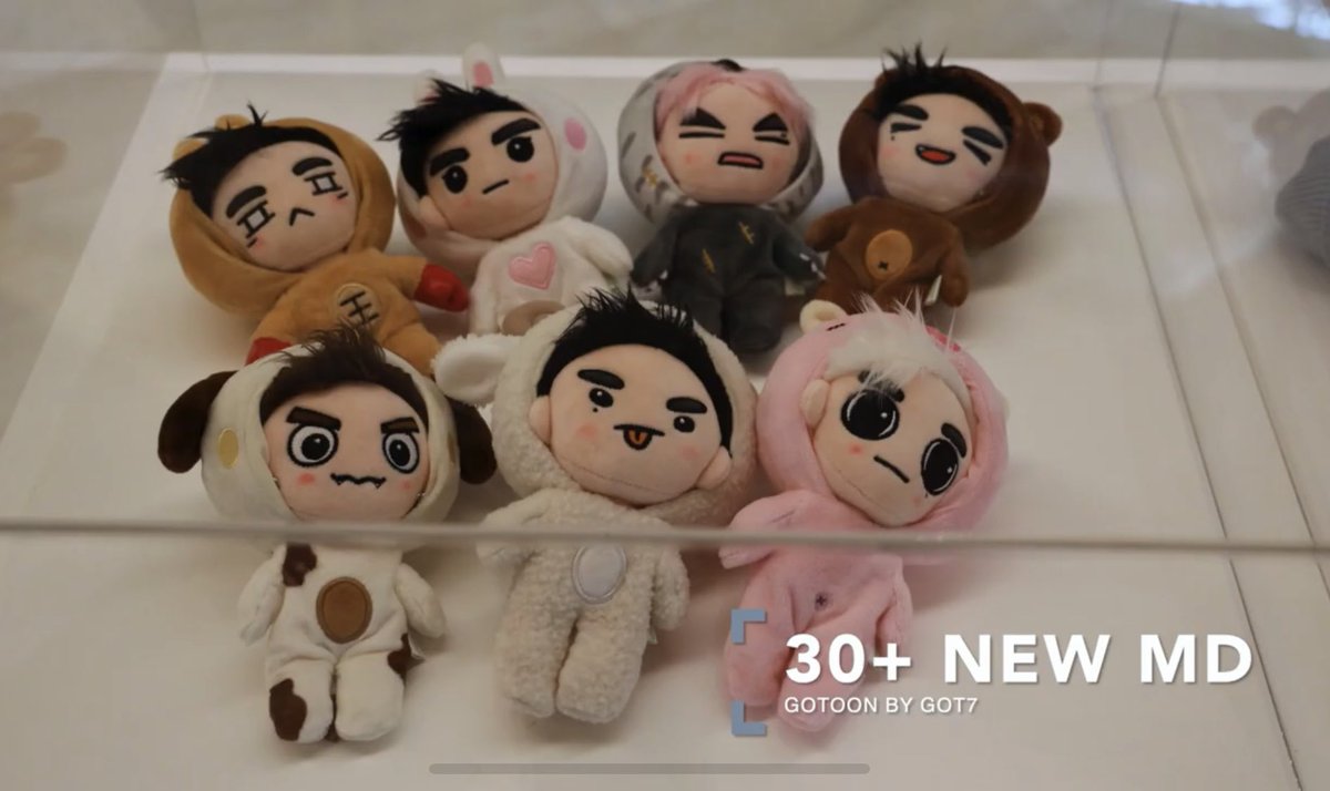 So now, for GOT7 dolls, we have  vers 1 - 구터리 (11x16cm)vers 2 - 신터리 (10x15cm)vers 3 - 큰터리 / 빅터리 (15x23cm)vers 4 - 뉴터리 (7.8x15cm)versions 1,2,4 can all share clothes but version 4’s head is a bit smaller! #GOT7  #갓세븐  @GOT7Official