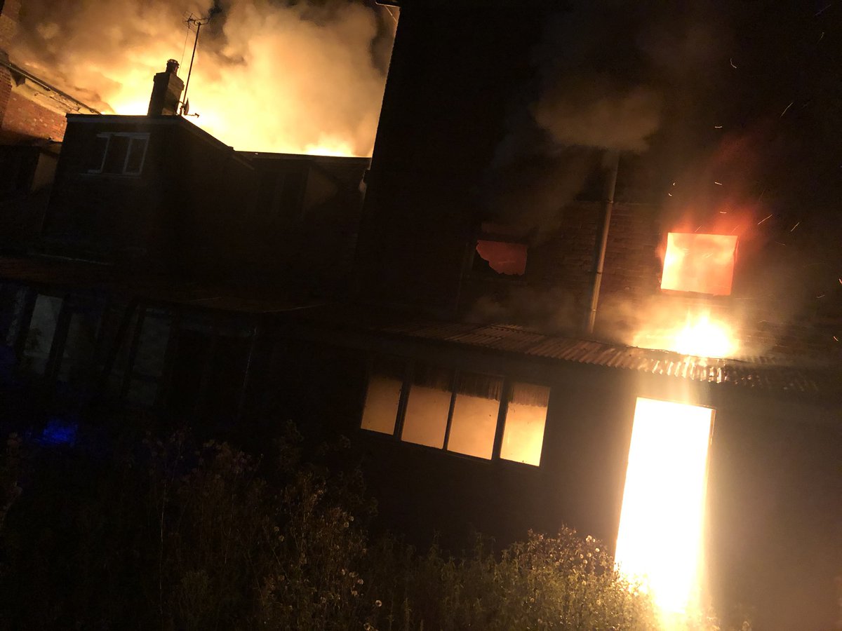 Eastleigh32's tweet photo. White Watch and our On Call crew have just returned from the 8 pump fire in Eastleigh, unfortunately we couldn’t save the building but crews now have the fire under control and are damping down https://t.co/qcSynRO2IQ