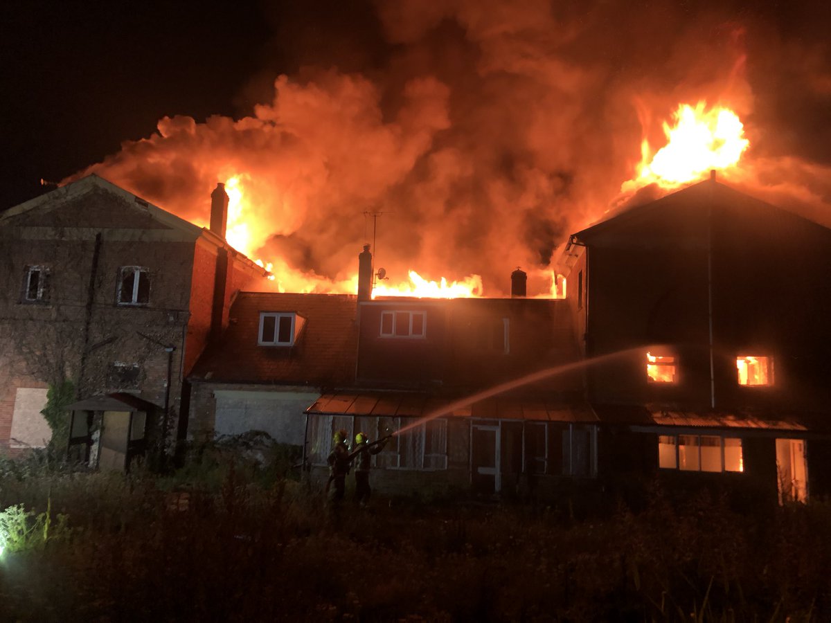 Eastleigh32's tweet photo. White Watch and our On Call crew have just returned from the 8 pump fire in Eastleigh, unfortunately we couldn’t save the building but crews now have the fire under control and are damping down https://t.co/qcSynRO2IQ