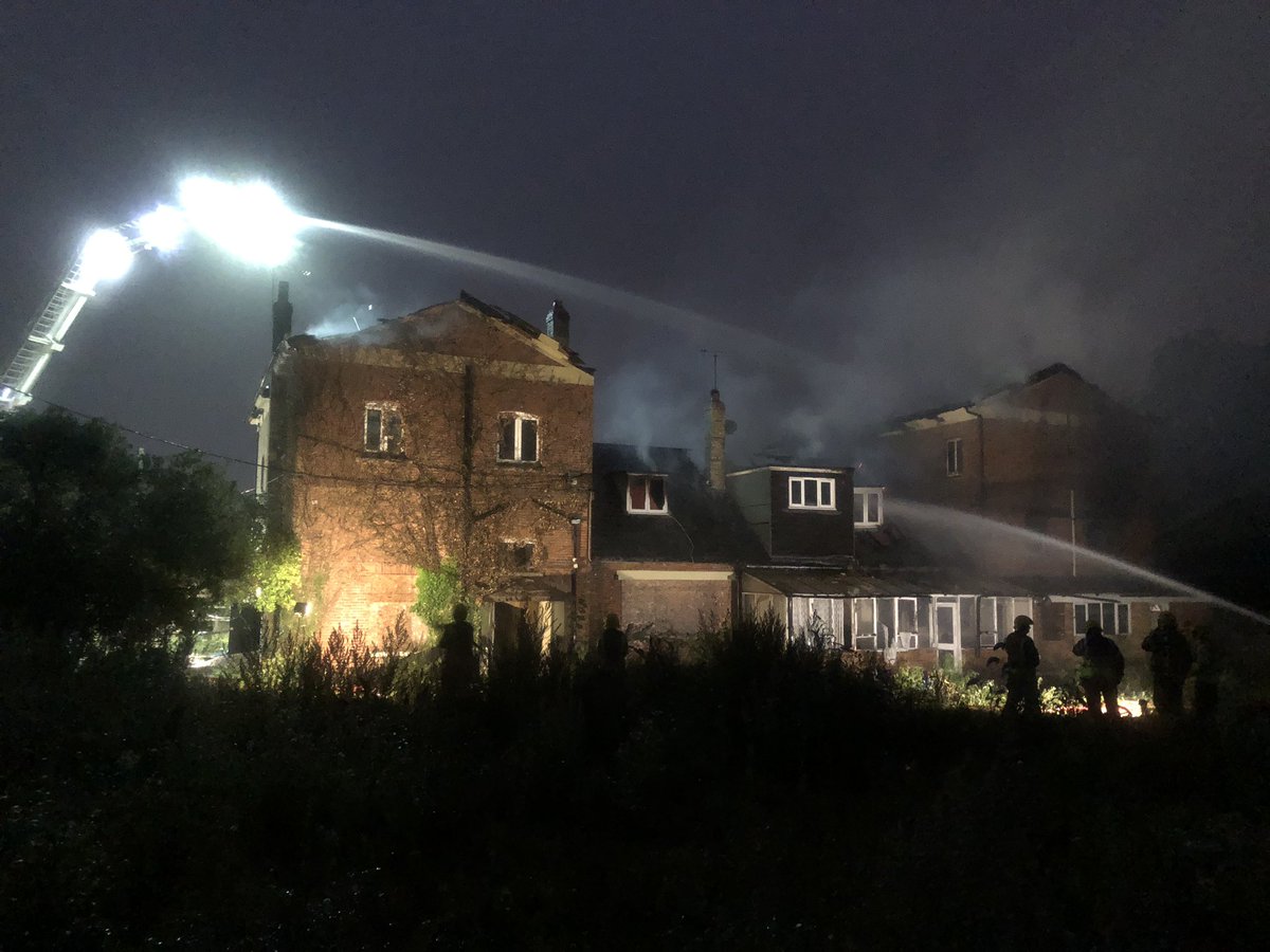 Eastleigh32's tweet photo. White Watch and our On Call crew have just returned from the 8 pump fire in Eastleigh, unfortunately we couldn’t save the building but crews now have the fire under control and are damping down https://t.co/qcSynRO2IQ