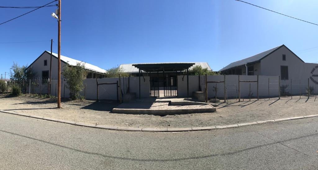 TrustIngrid's tweet photo. This building is in Rondomskrik Prince Albert. Since 23rd March 27000 children have been fed here by our 45 youth volunteers , many of them school children too, called the Hope Warriors. Not one day missed. @BrianSchreuder @YouthCapitalSA @Abramjee @ThuliMadonsela3 @WCEDnews https://t.co/BuIbAGJfzP
