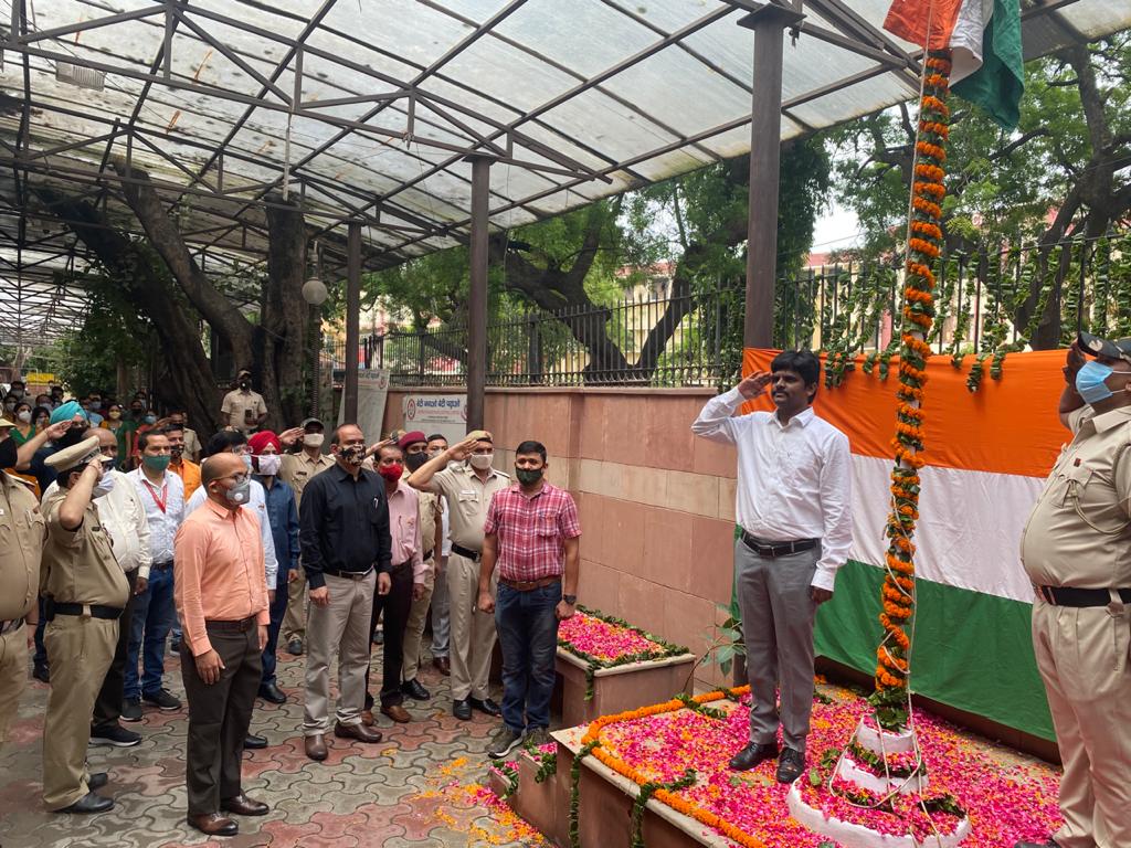 DMCentralDelhi's tweet photo. #74th_IndependenceDay #Celebration by #District_Central.
Our #Support_System #ASHAs and #ANMs were #motivated by #DM_Central with #Certificate and #prize.
#independentday #IndependentIndia
@Dilkhush_ias @HarishM07710561 @Aaakaaash01 @timesofindia @htTweets https://t.co/YnhBmJOW3w