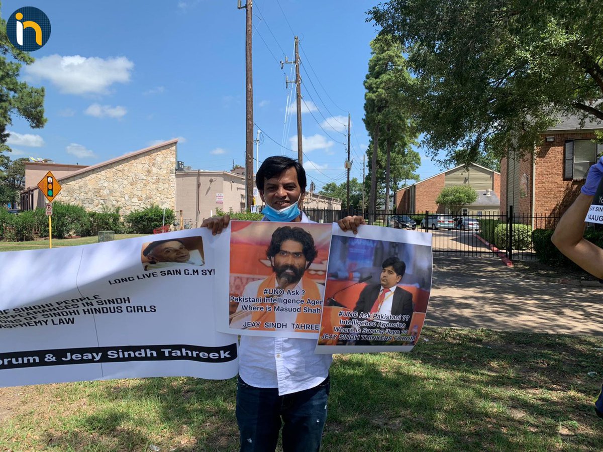india_narrative's tweet photo. #INPhotoblog | #Balcoh and Sindhi nationalists voice their protest against Pakistan, on the day of the Islamic Republic's independence day
#FreeBalochistan #pakistanexposed #IndiaNarrative https://t.co/7EFcevfXaq