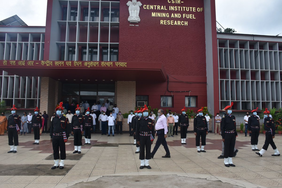 CIMFR_CSIR's tweet photo. Dr. Pradeep K Singh, Director hoisted National Flag as part of 74th Independence Day celebrated at CSIR-CIMFR, Dhanbad.#IndependenceDayIndia2020 @CSIR_IND https://t.co/Jg5WTSAjsN