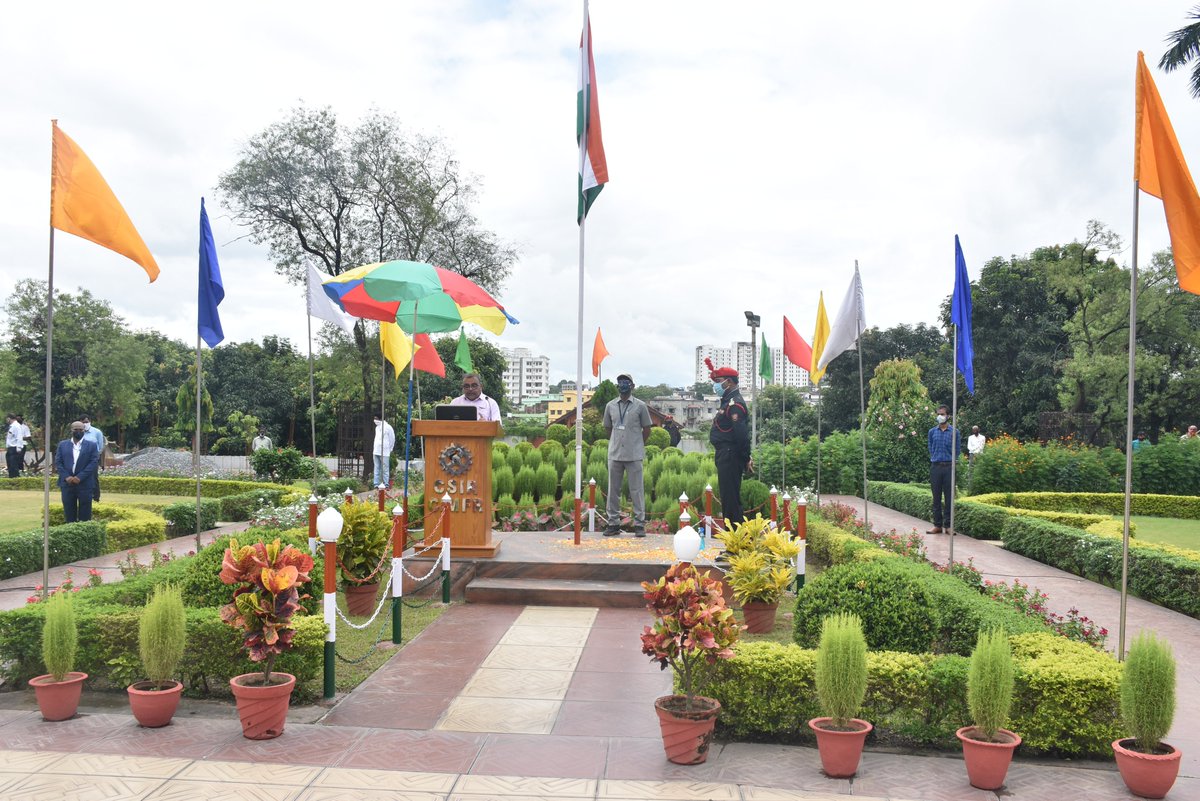 CIMFR_CSIR's tweet photo. Dr. Pradeep K Singh, Director hoisted National Flag as part of 74th Independence Day celebrated at CSIR-CIMFR, Dhanbad.#IndependenceDayIndia2020 @CSIR_IND https://t.co/Jg5WTSAjsN
