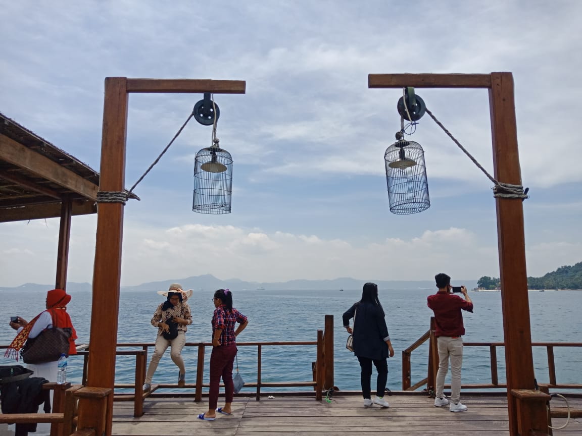 bychamdi's tweet photo. #geliatPariwisataLampung
Acara ini dimulai dengan konvoi bus dari Taman Wisata Lembah Hijau Bandar Lampung menuju Pantai Mutun di Pesawaran. Lalu kembali ke Lembah Hijau. https://t.co/IsTDNKRNAc
